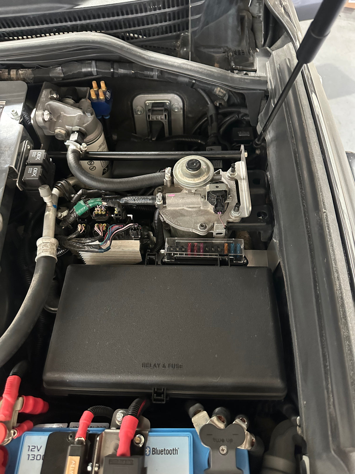 LC200 Engine bay fuse bracket mount & 12 way Pre-wired fuse block