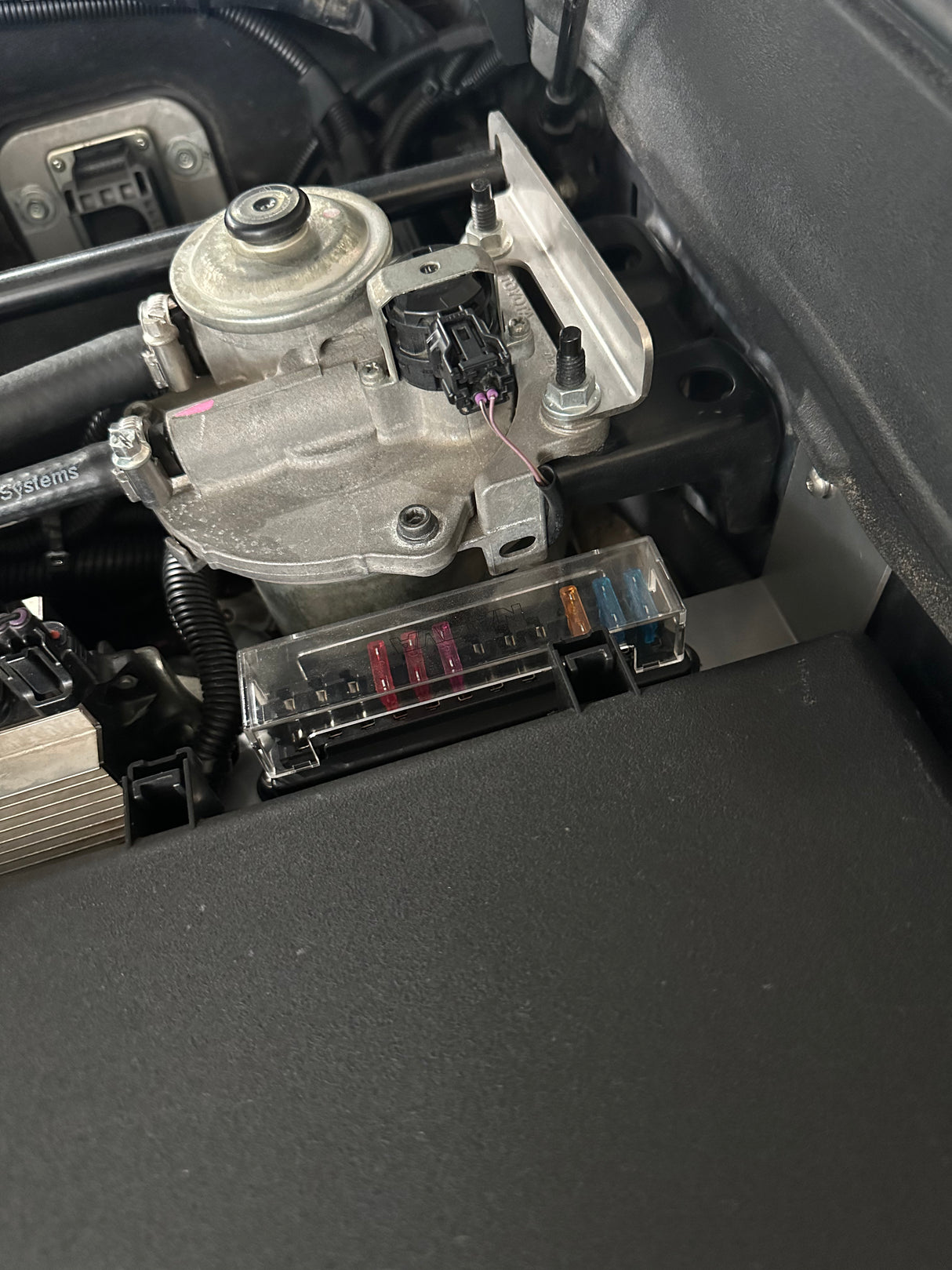 LC200 Engine bay fuse bracket mount & 12 way Pre-wired fuse block