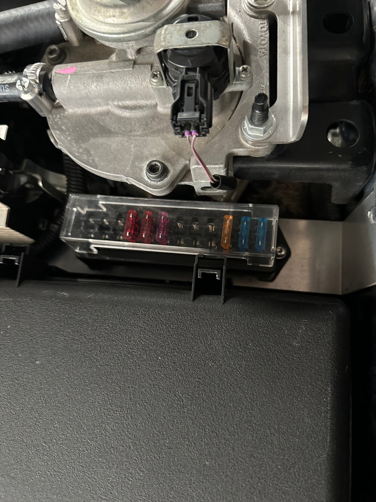 LC200 Engine bay fuse bracket mount & 12 way Pre-wired fuse block