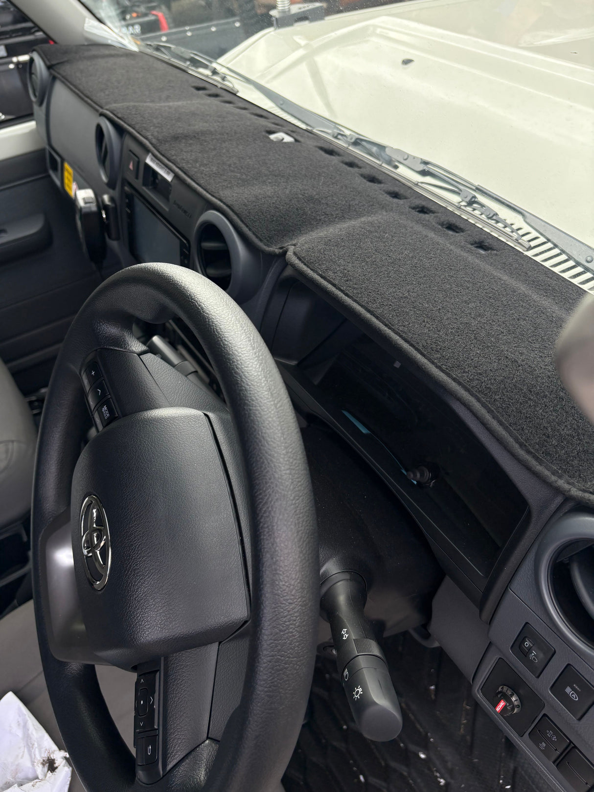 Toyota Landcruiser 70,76,78,79 Series 2024+ Facelift Dash Mat